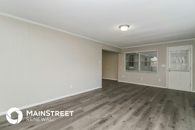 Photo - 950 Lormann Cir