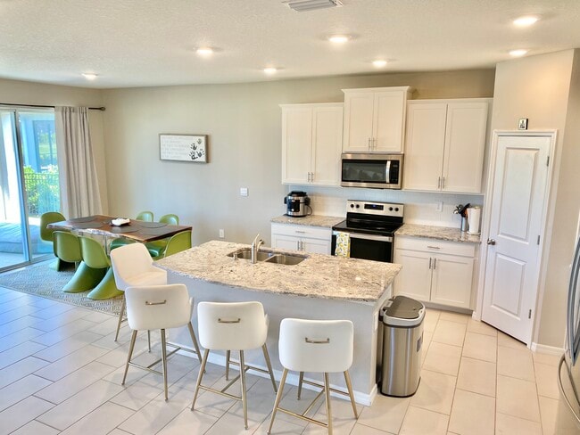 Kitchen - 12648 Night View Dr