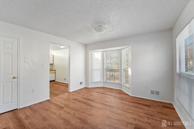 Photo - 194 Darwin Ln