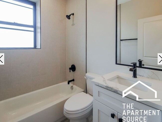 Photo - 2020 W Montrose Ave Unit 3