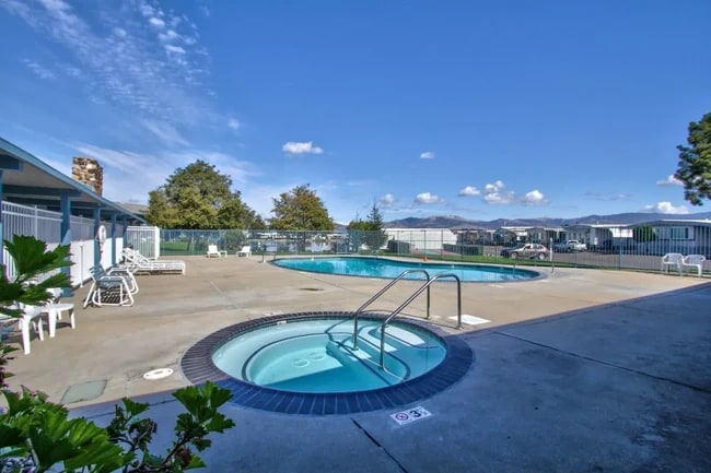 Photo - 158 Kern St Unidad Sherwood Lake Condos