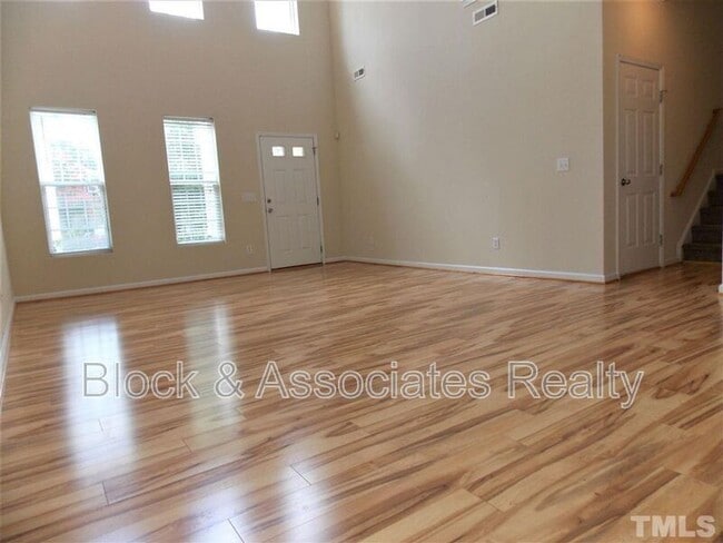 Photo - 430 Plank Bridge Way