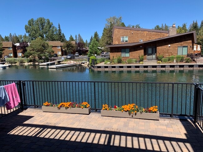 Building Photo - Secure your boat dock before summer!  Unfurnished 3 bed, 2 bath condo with marina and mountain vi...