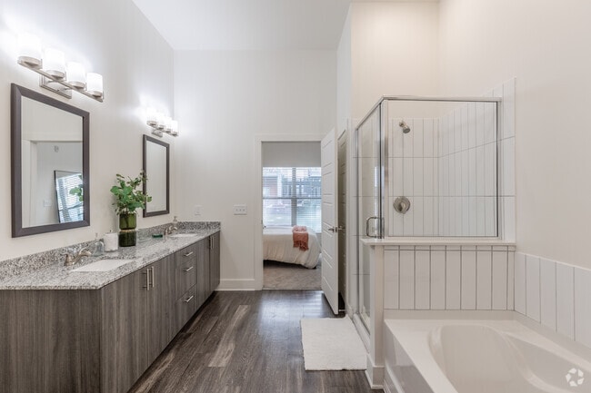 2BR, 2BA - 937SF - Primary Bathroom