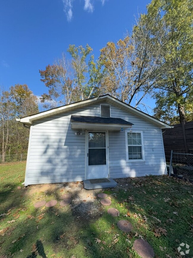 Building Photo - 1 bed 1 bath apartment in Rossville! Half ...