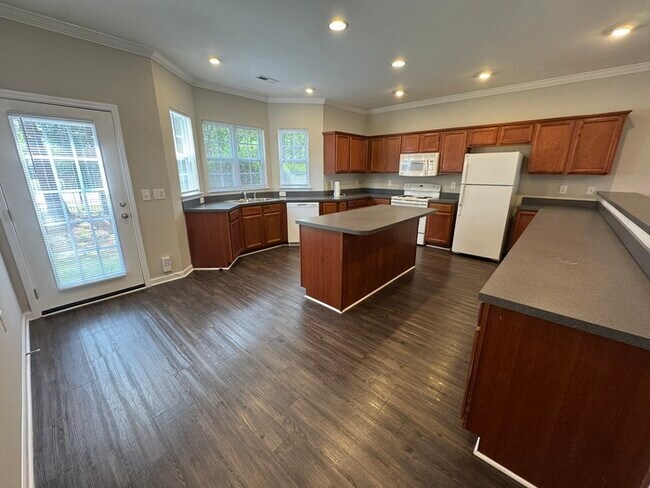 Photo - Amazing Deal! Great Location! 3 Bedroom 2....