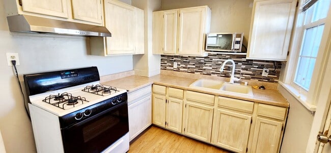 Building Photo - 134 Prospect St Unit 1