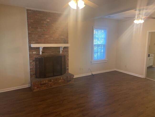 Photo - 2953 Pierpont Ave
