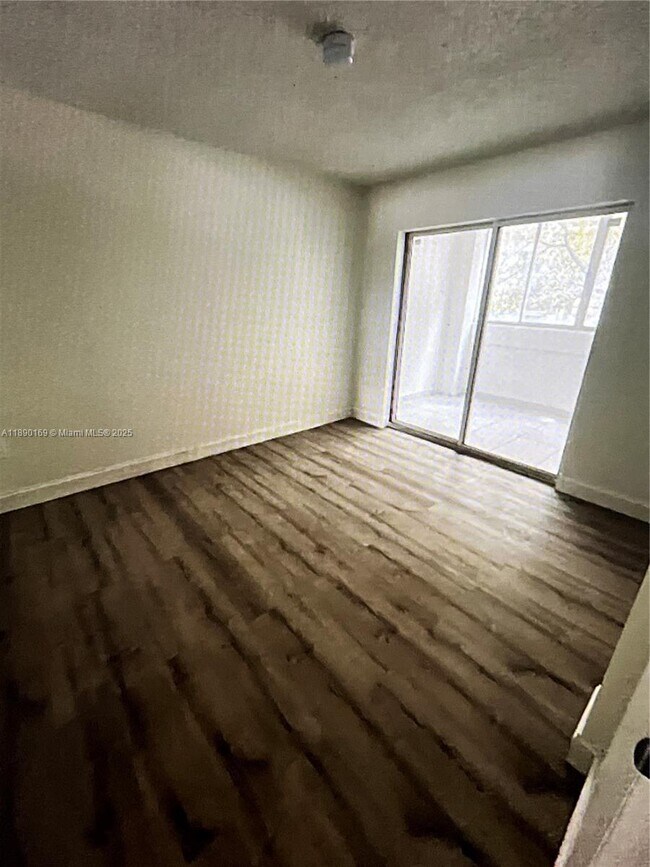 Photo - 201 NW 7th St Unidad 206