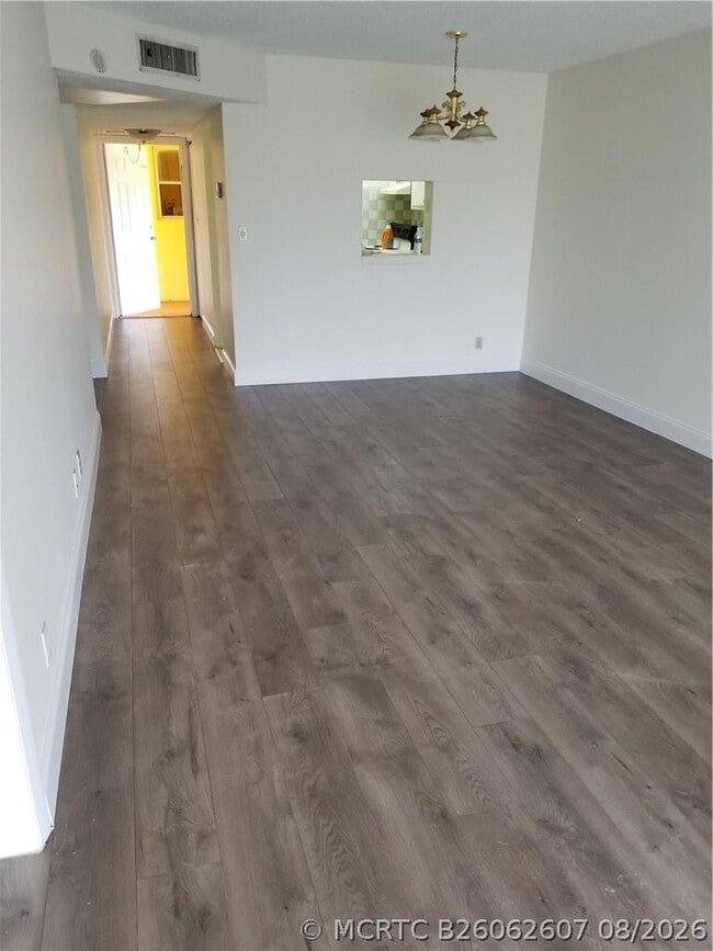 Building Photo - 7900 Fairview Dr Unit 206