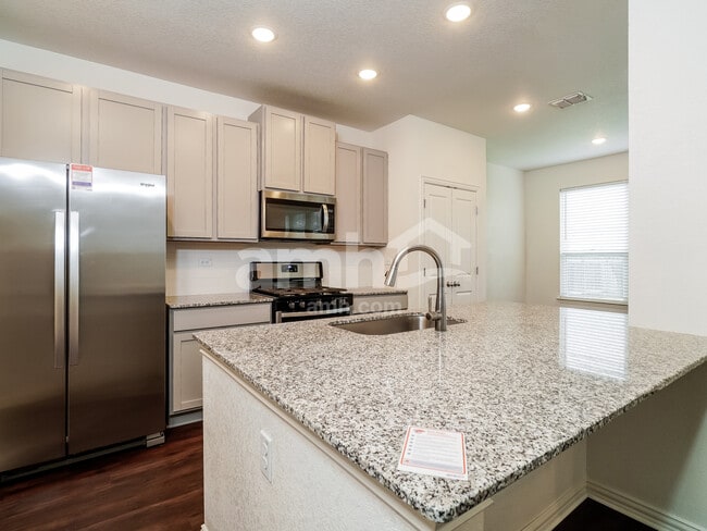 Photo - 2739 Spencebrook