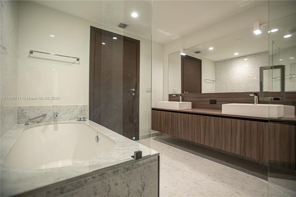 Photo - 1000 Brickell Plaza