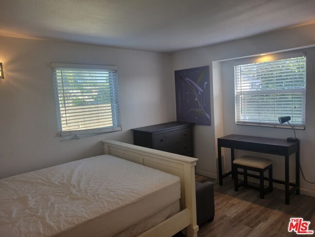 Photo - 4827 Saturn St