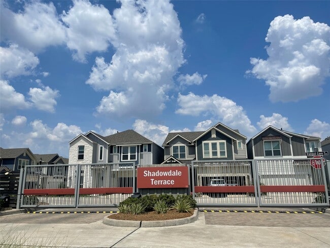 Building Photo - 10418 Quiet Courtyard Rd