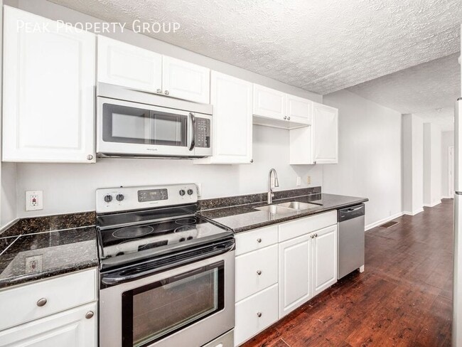 Photo - 421 E Mithoff St