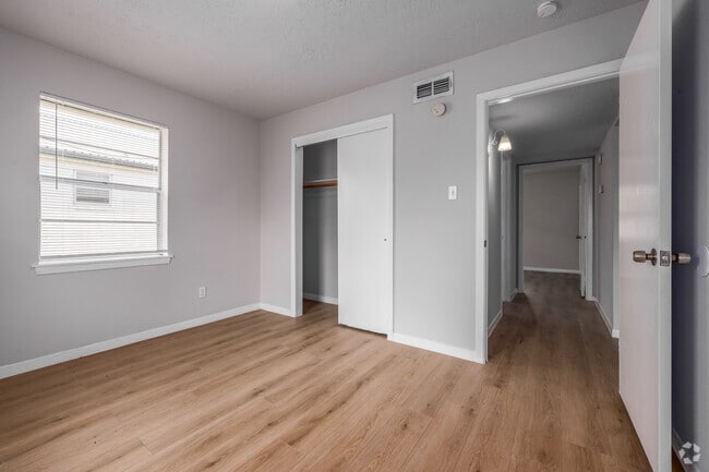 2BR, 1BA - 900SF - Bedroom