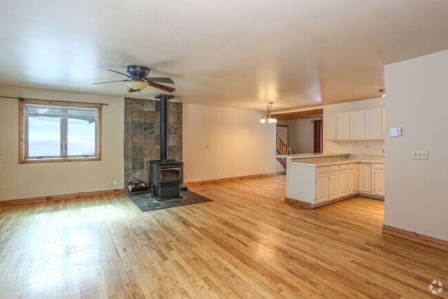 Building Photo - UPDATES COMPLETED!  Unfurnished home! Dogs...