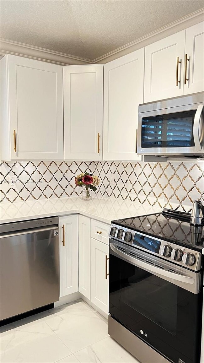 Photo - 6762 Via Regina