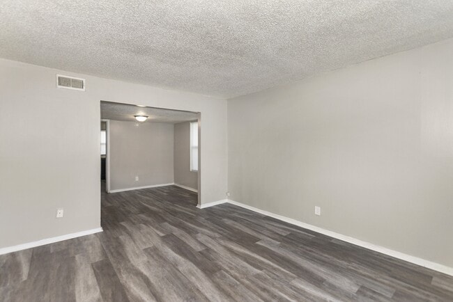 Ravenwood Apartments