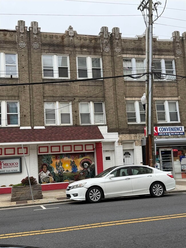 Building Photo - 3812 Ventnor Ave Unit 3