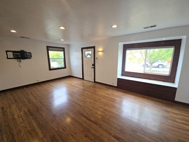 Photo - Beautifully designed 2BD/1BA home located near Henderson Center!