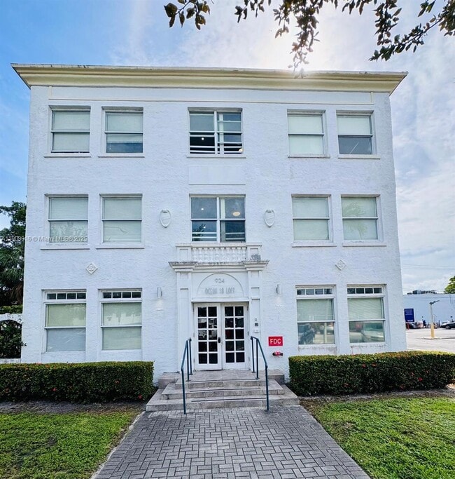 Building Photo - 924 Marseille Dr Unit 8