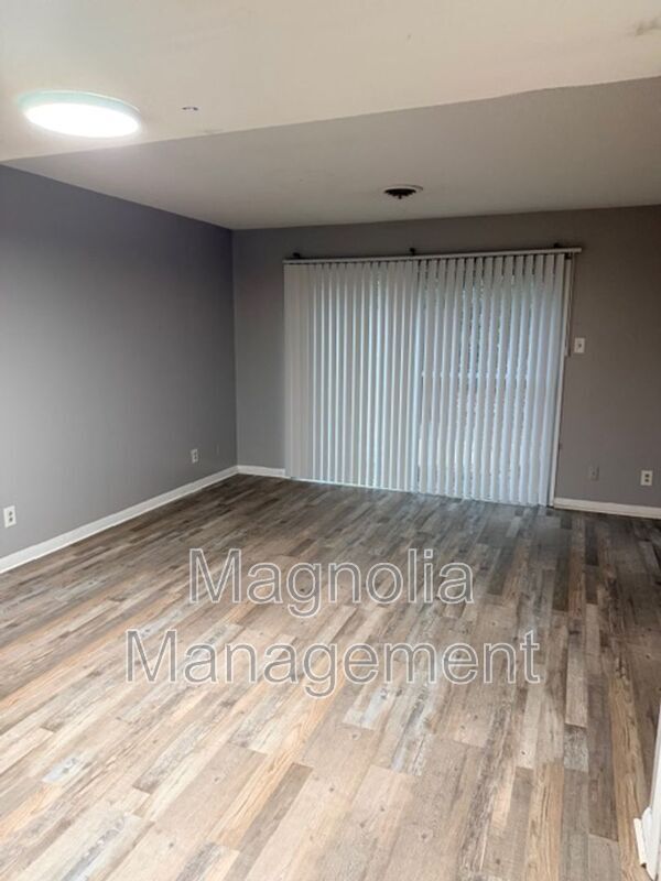 Photo - 1932 Oxford Rd Unit Apt C