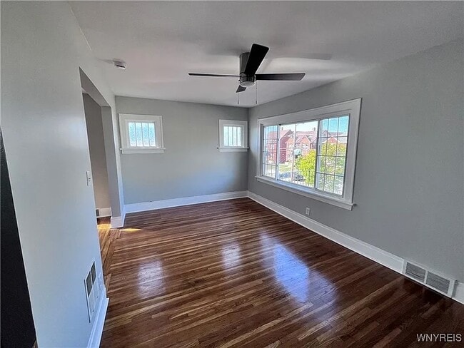 Building Photo - 146 Ramsdell Ave Unit Upper