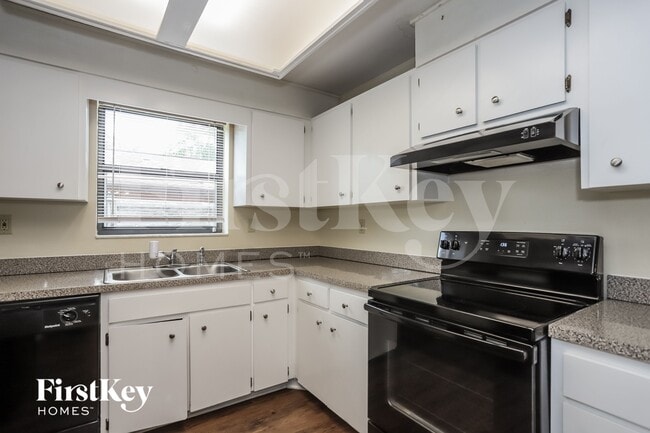 Photo - 9923 57th Way N