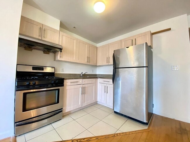 Photo - 4125 Kissena Blvd Unidad 4B