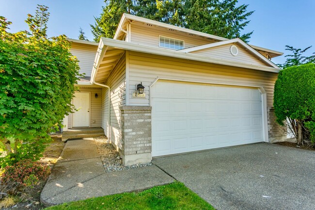 Building Photo - Spacious 3 Bed, 2 Bath Home with Garage & Large Yard in Puyallup!