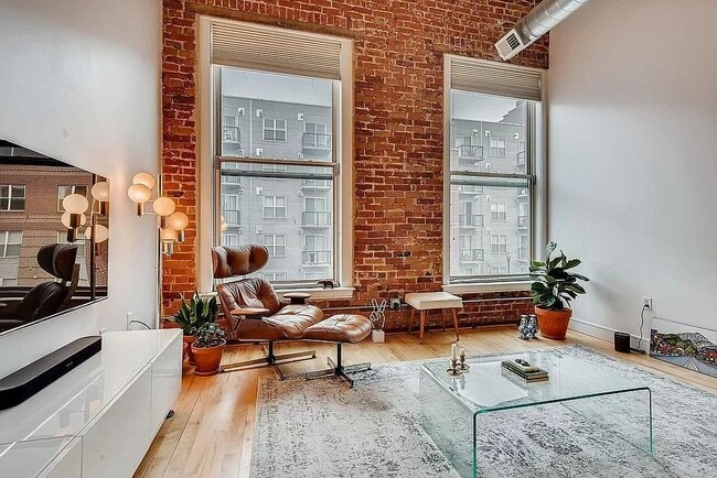 Photo - 2441 N Broadway Unit 202