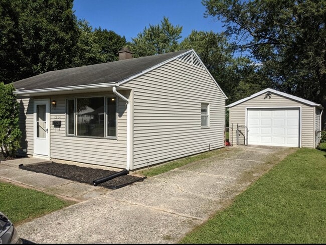 Building Photo - 2624 Crystal St