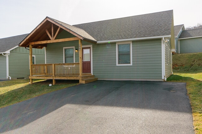 Welcome home! - 586 Townhomes Pl