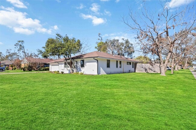 Photo - 6306 Pineshade Ln