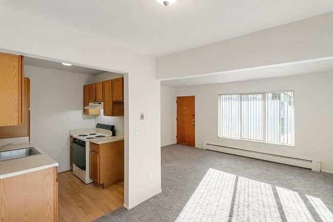 Photo - Holiday Manor East