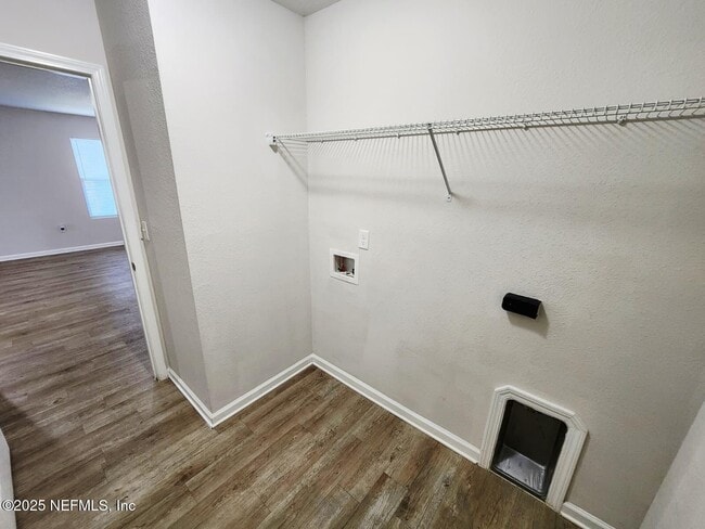 Photo - 514 E 63rd St