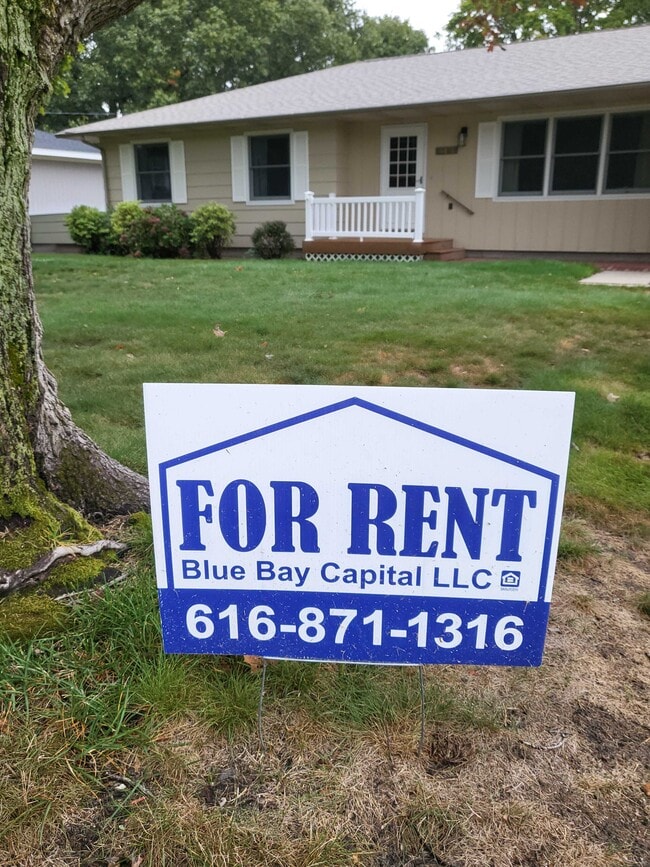 Building Photo - 4872 Elmwood St Rental