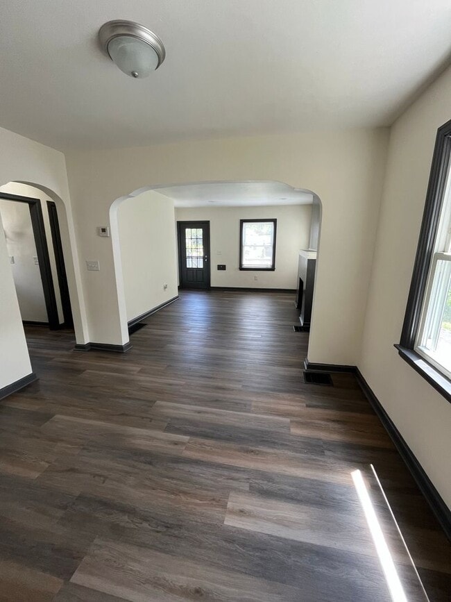 1079 Fairwood Ave