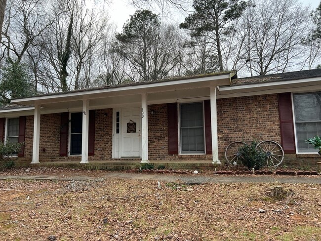 Building Photo - Oak 100-102 Unit 102