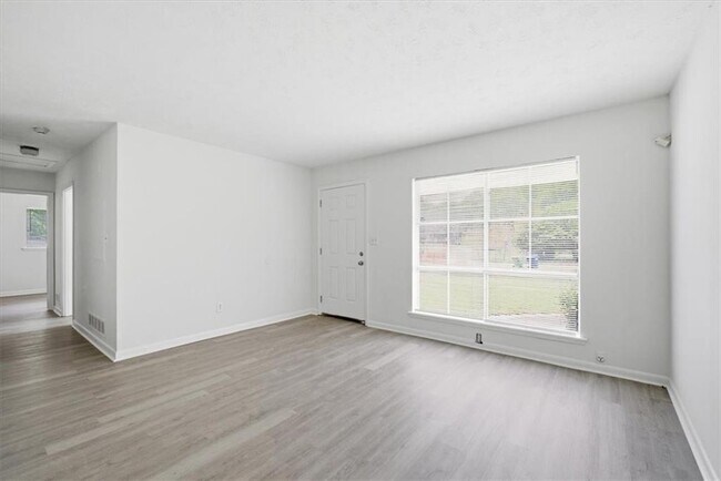 Photo - 1947 Grange Dr SE