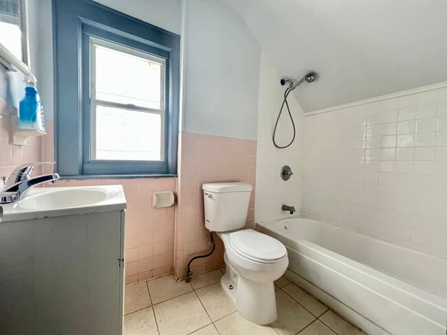 Photo - 93 Rose Ter Unit 3
