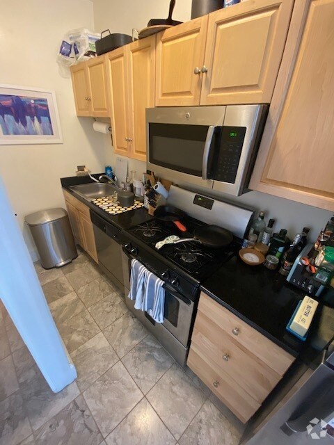 Building Photo - 1073 Beacon St Unit 2 Rental
