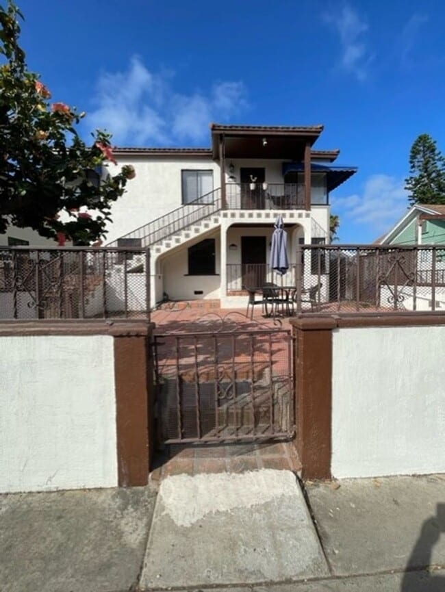 Building Photo - Charming 2-Bedroom Bungalow in the Heart o... Unit 2519 Rental