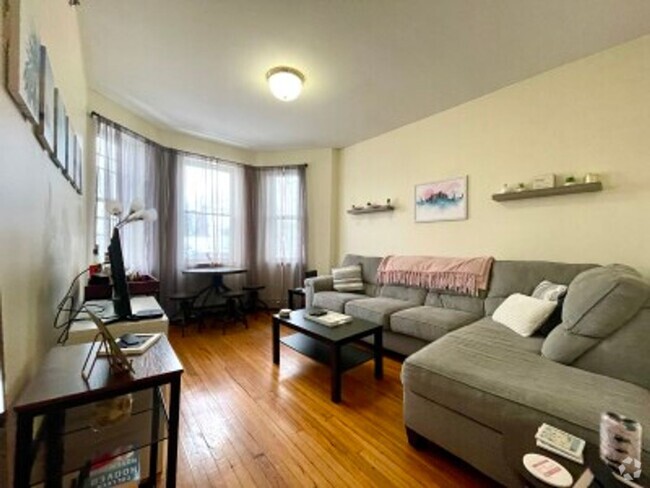 Building Photo - Renovated Brighton 1 Bed on Chestnut Hill ... Rental