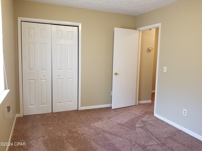 Photo - 6415 Lenawee St