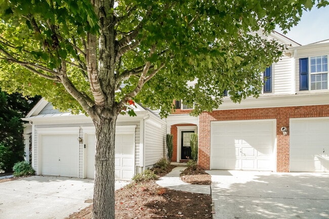 Photo - 242 Regent Square