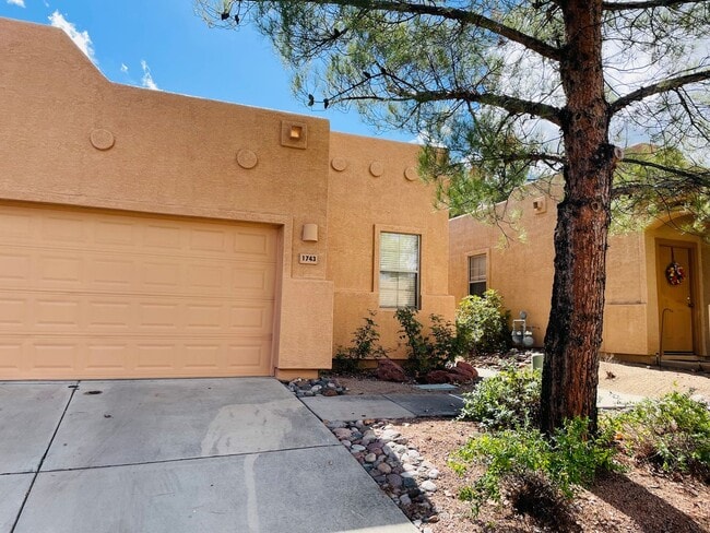 Photo - Cottonwood Square/Commons