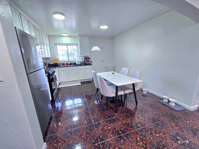 Photo - 2946 E 29th St Unidad 2946A