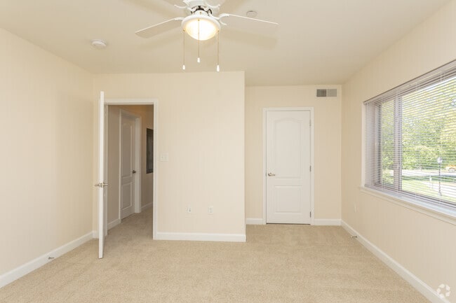 1BR, 1BA - 775 SF